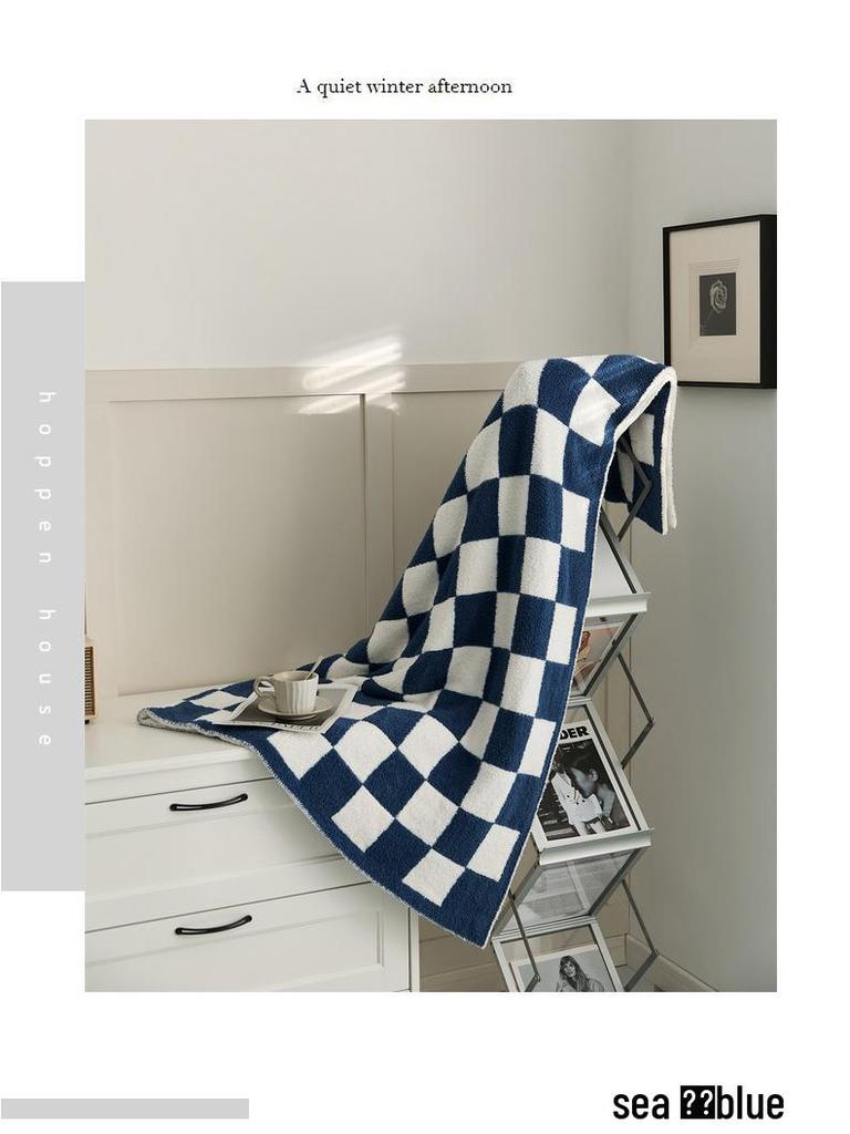 Вязаный плед из бархата в крупную клетку в стиле ретро