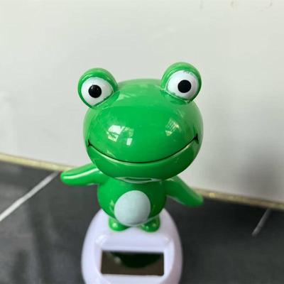 Автомобильная фигурка качающейся лягушки на солнечных батареях: Светоэнергетическое качающееся украшение в виде головы