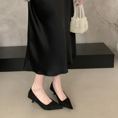 Французские остроносые туфли-лодочки и черные туфли на высоком каблуке женские 2025 новая весна и осень тонкий каблук замша с открытым верхом офисные туфли