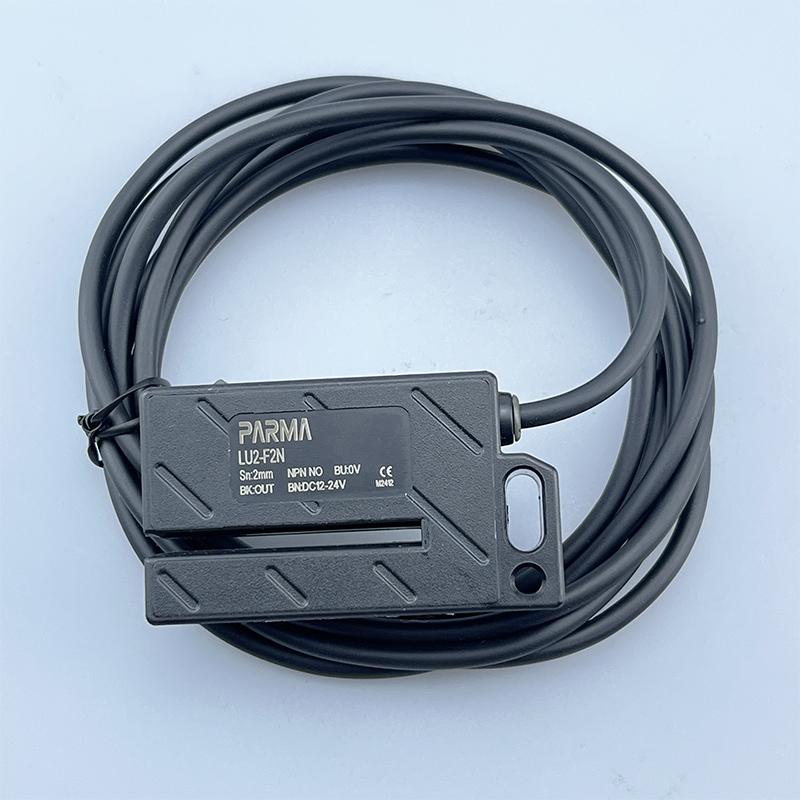 PARMA Labeling machine label sensor detects transparent non-transparent label electric eye detection sensor LU2-F2N