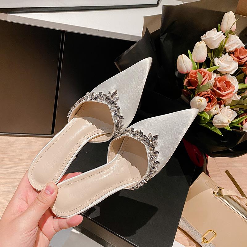 Черные атласные туфли-лодочки с острым носком и стразами, новинка весны 2025 года, сексуальные крутые шлепанцы на тонком каблуке для интернет-знаменитостей