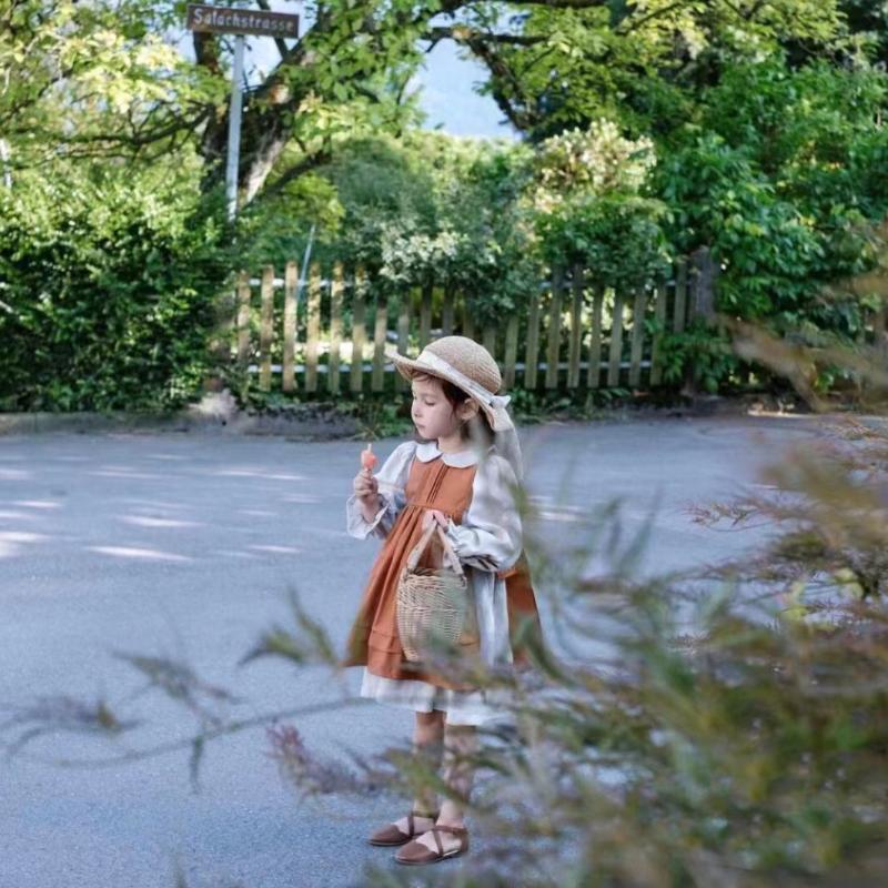 Платье принцессы для девочек, весна-осень 2023, новые корейские детские платья оранжевого и бежевого цвета в стиле ретро, ​​хлопково-льняные платья с вышивкой, комплект из двух предметов