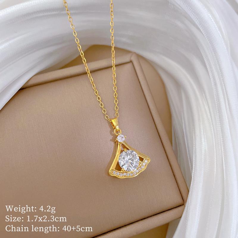 Подвеска-месяц из титановой стали: Элегантный дизайн микро-паве с полным бриллиантовым покрытием, сверкающий и стильный для женщин.