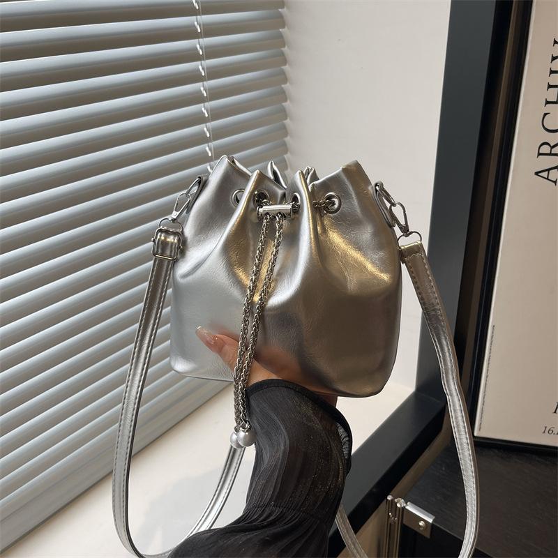 Нишевая высококлассная маленькая сумка женская новая красная сумка-ведро простая и универсальная на плечо сумка-мессенджер