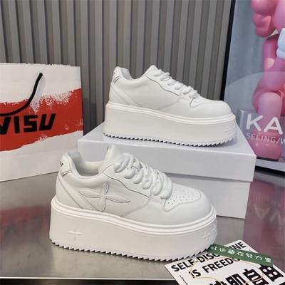 2025 новые кожаные классические маленькие белые туфли на толстой подошве женские для увеличения роста и стройности на шнуровке повседневные кеды легкие одинарные туфли