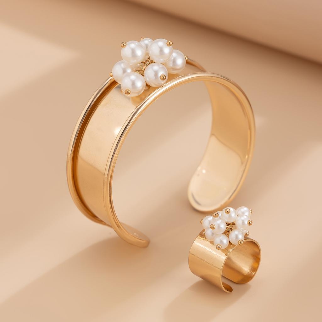 Imitation Pearl Flower Cuff Bangle Gold Silver Color Temperament Metal Wide Vintage Punk Simple Bracelets for Women Irregular Accessories Party Gift