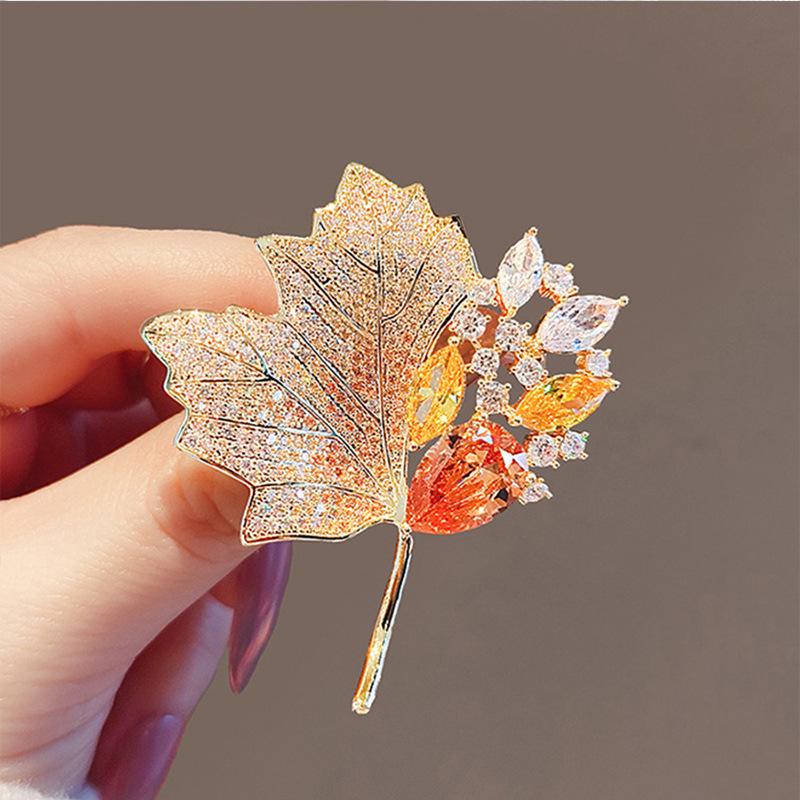 Брошь-эмаль ручной росписи в виде розового цветка с бриллиантами - Ретро дизайн животного