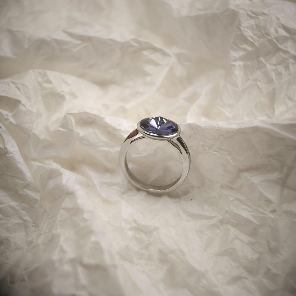 Серебряное кольцо с фианитами, вес изделия 3,58 гр (2177265)