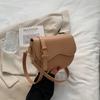Temperament small bag 2026 autumn and winter new women's bag popular versatile messenger bag retro shoulder saddle bag