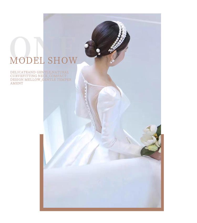 Элегантное атласное свадебное платье с длинными рукавами, шлейфом и закрытыми руками.