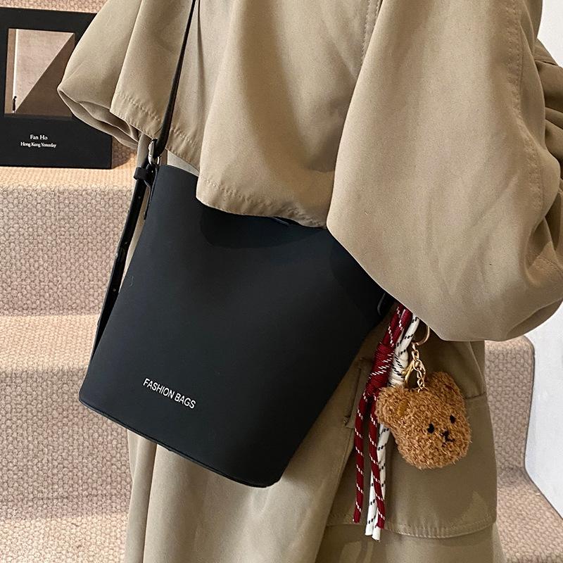 Популярная сумка-ведро для женщин Осень и Зима Новая модная сумка через плечо для женщин Высококлассная нишевая сумка на плечо для женщин