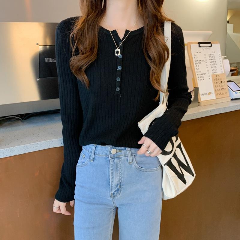 Spring slim-fitting and thin round neck button-down long-sleeved knitted sweater for women's commuting inner sweater base