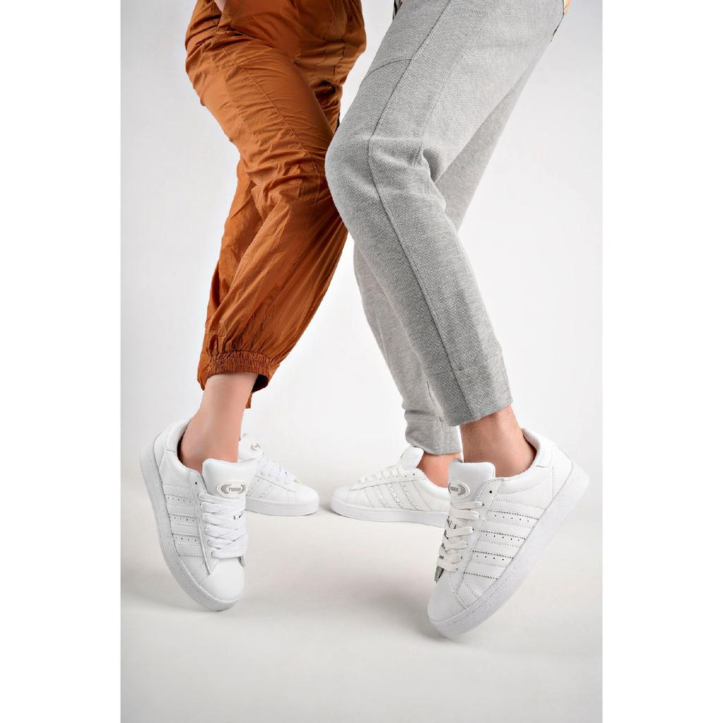 Спортивные кроссовки черные белые