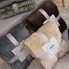 Роскошное плюшевое одеяло из полиэстера с толстым коралловым флисом для зимнего домашнего использования