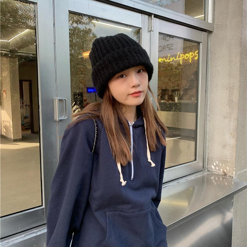 2025 японская шерстяная шапка женская осенне-зимняя вязаная шапка теплая защита ушей большая головка свободный ворс шапка