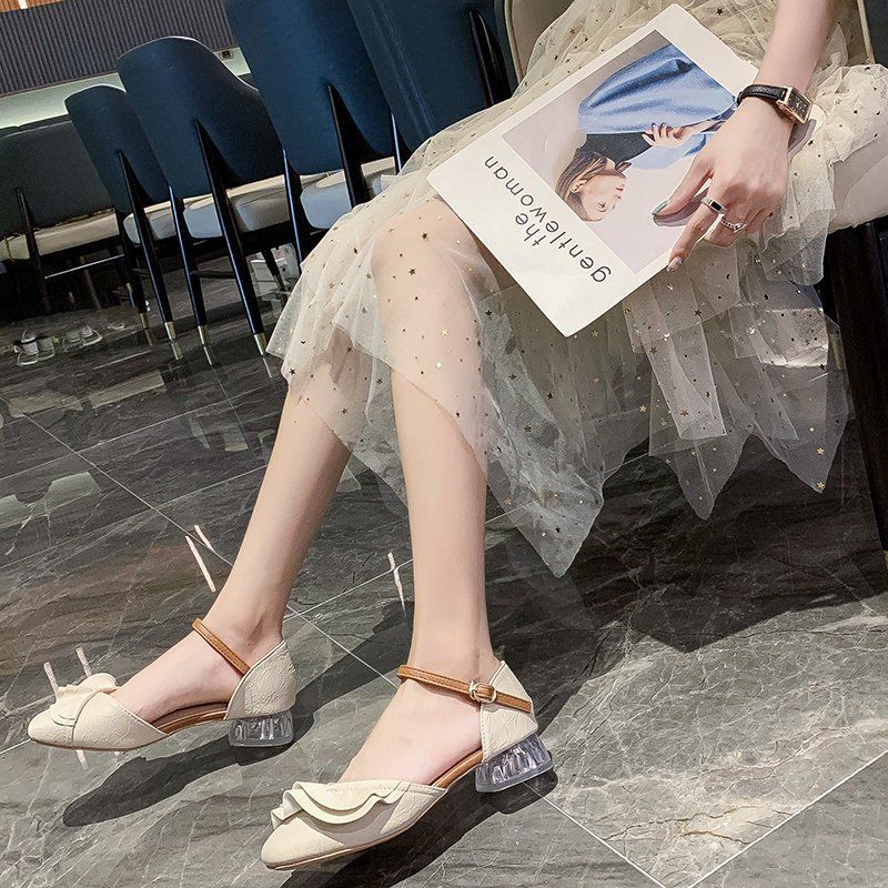 Прозрачные туфли на высоком каблуке. Женские летние модные босоножки на толстом каблуке. Модные туфли на среднем каблуке со стразами в сказочном стиле.