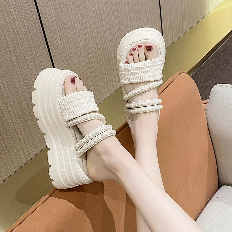 Маленький человек 9 см толщина подошвы увеличение высоты маффин крутые тапочки женские летние новые жемчужные с открытым носком танкетка одна перемычка