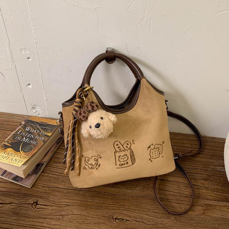 Ретро нишевая матовая сумка женская 2025 новая изысканная универсальная сумка-мессенджер модная супер огонь сумочка маленькая сумка