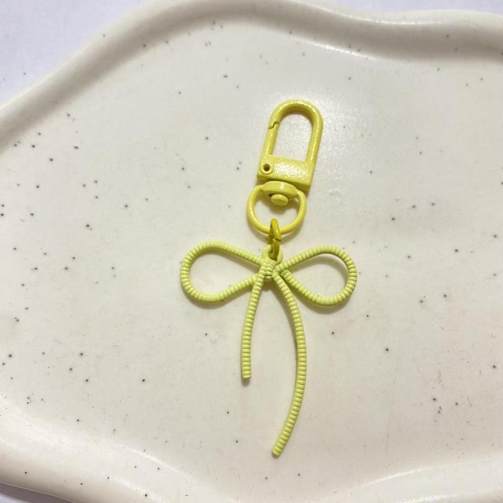 Украшение для брелка-банта «Сбежавшая принцесса» из разноцветной полой ленты