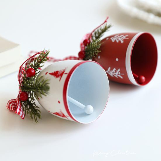 Rustic Christmas Bell Ornaments with Artificial Pine And Red Berries Vintage Metal Jingle Bells Hanging Decoration for Tree Door Wall