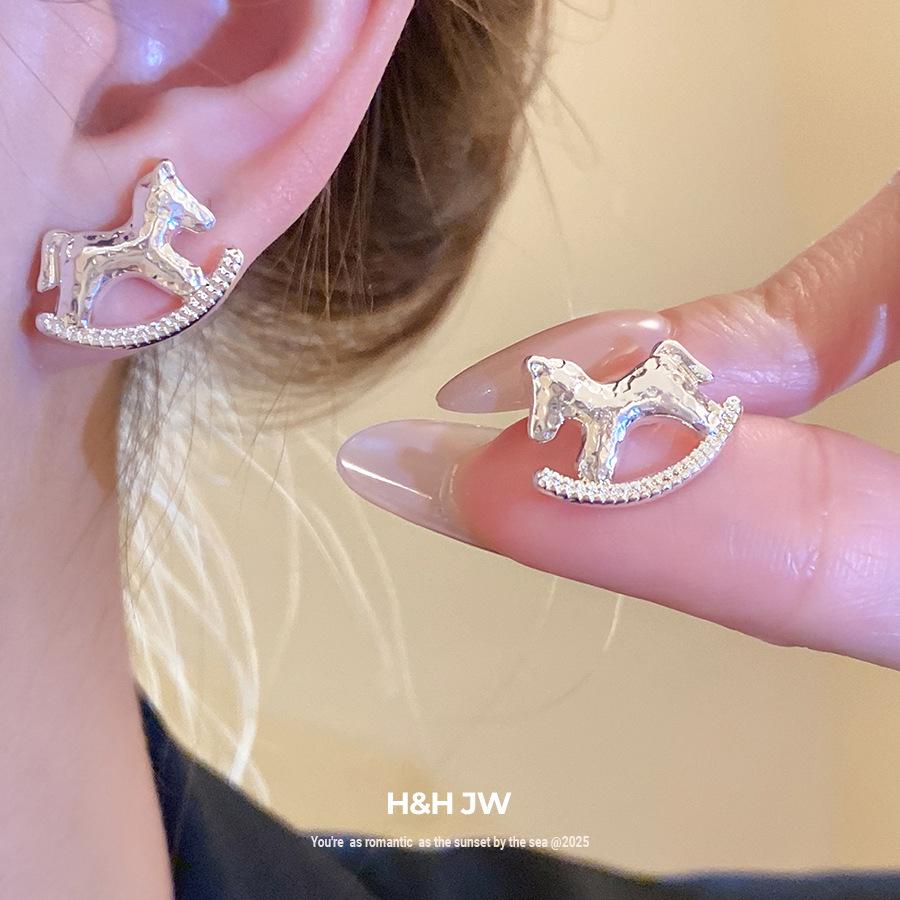 Серьги-гвоздики «Серебряная игла» Простые модные серьги Маленькие и изысканные Универсальные серьги Легкая роскошь Продвинутый дизайн серег Нишевые