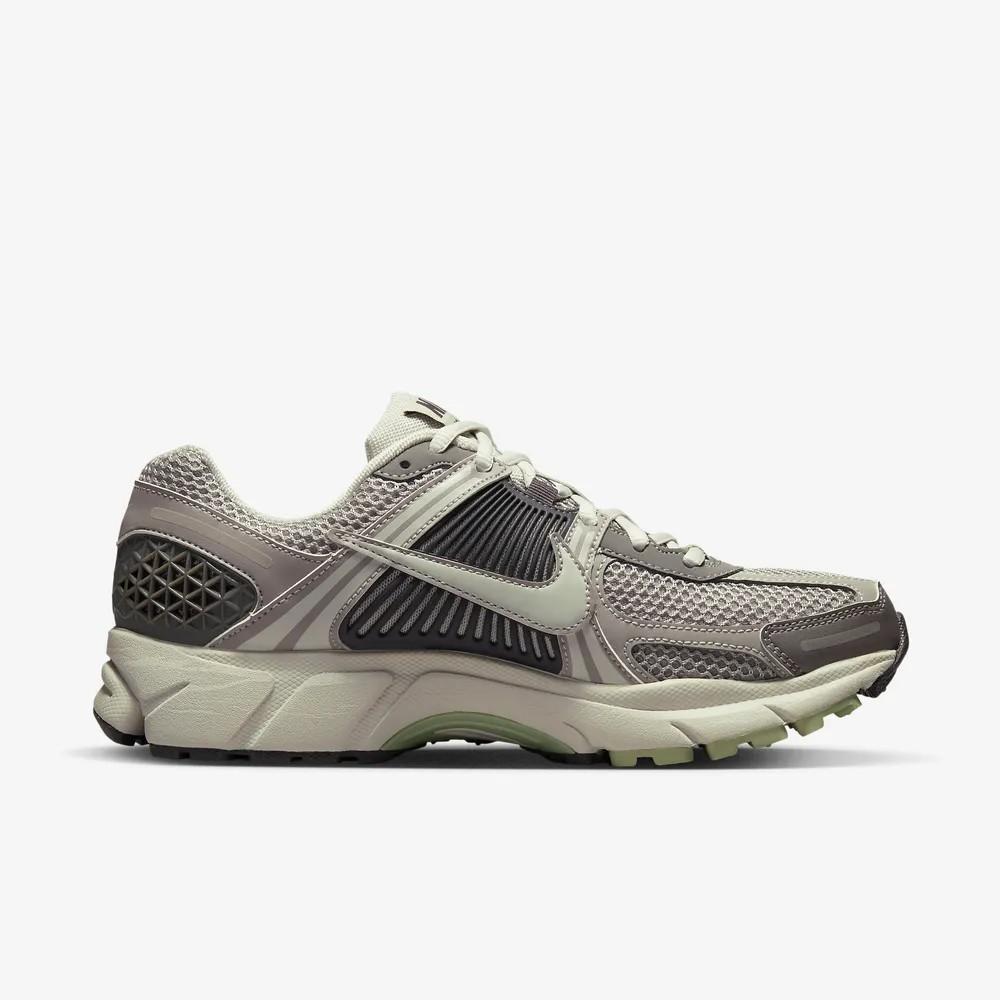 (W) Nike Zoom Vomero 5 Cobblestone и Flat Pewter FB8825-001