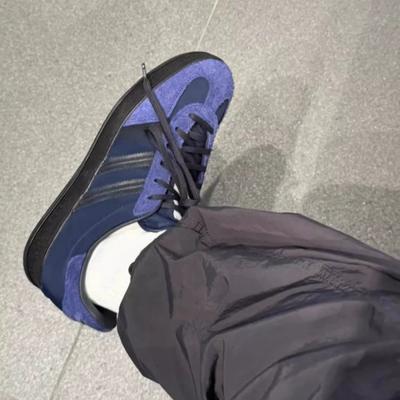 Кожаные ретро немецкие тренировочные кроссовки женские 2025 новые на плоской подошве универсальные с цветными вставками повседневные спортивные кеды на мягкой подошве кроссовки Форреста Гампа