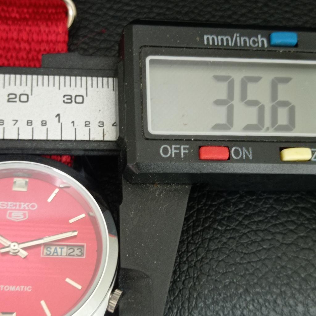 ВИНТАЖНЫЕ ОТРЕМОНТИРОВАННЫЕ МУЖСКИЕ АВТОМАТИЧЕСКИЕ ЧАСЫ SEIKO 5 7009A ЯПОНИЯ КРАСНЫЙ ЦИФЕРБЛАТ a709596-1