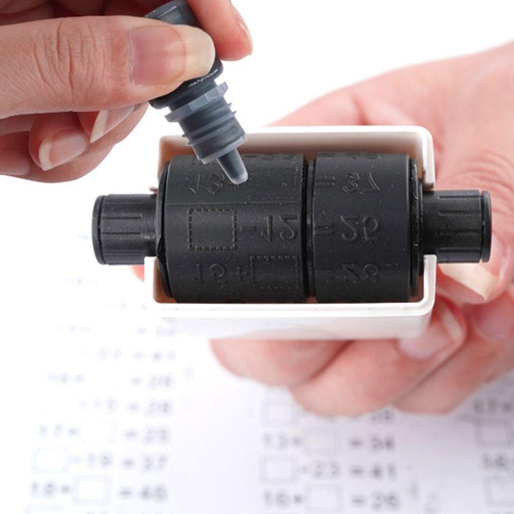 Задающий вопросы, арифметический прокатный штамп, математический пустой свиток для заполнения, инструмент для математических вычислений