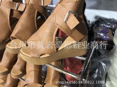 Летние босоножки на высоком каблуке женские 2025 лето новые высокие на танкетке толстой подошве с открытым носком сандалии больших размеров крутые ботинки с вырезами