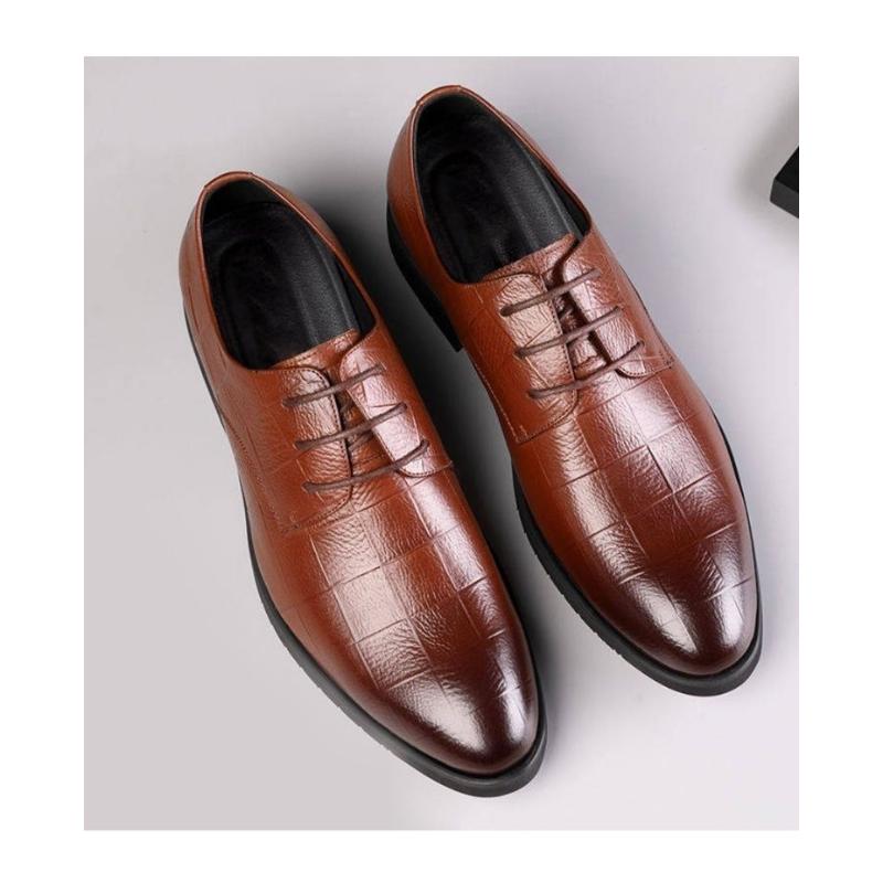 Новые кожаные мужские деловые кожаные туфли. Мужские повседневные универсальные теплые свадебные туфли с острым носком и внутренней частью.