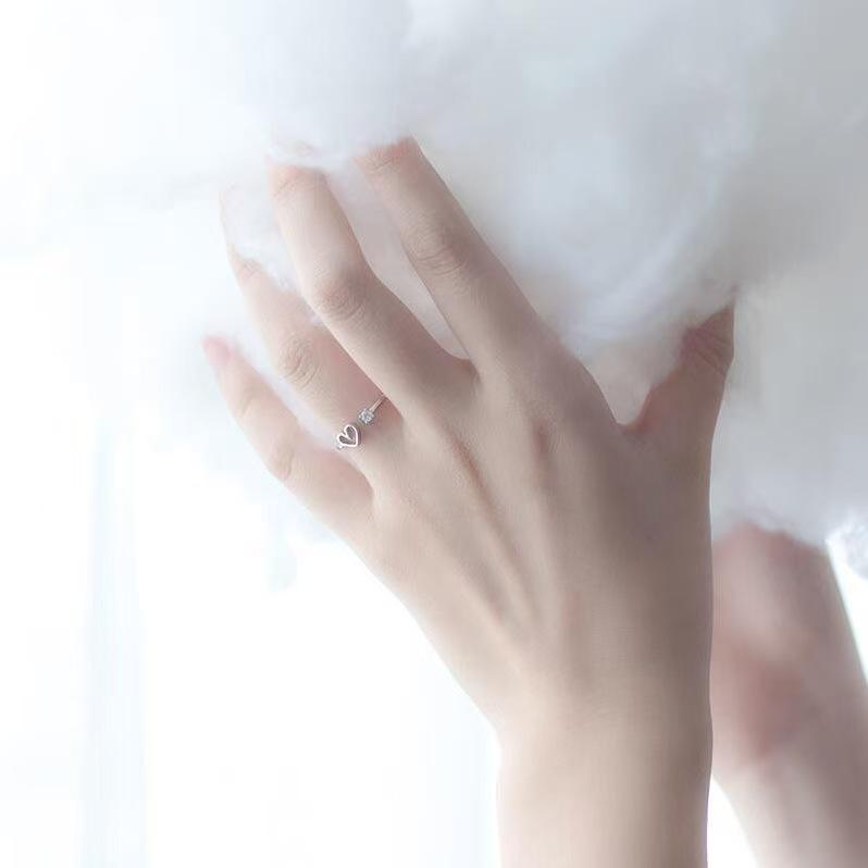 Кольцо с бриллиантом в форме сердца в корейском стиле 2025 года для женщин — полый дизайн, модный подарок для подруг