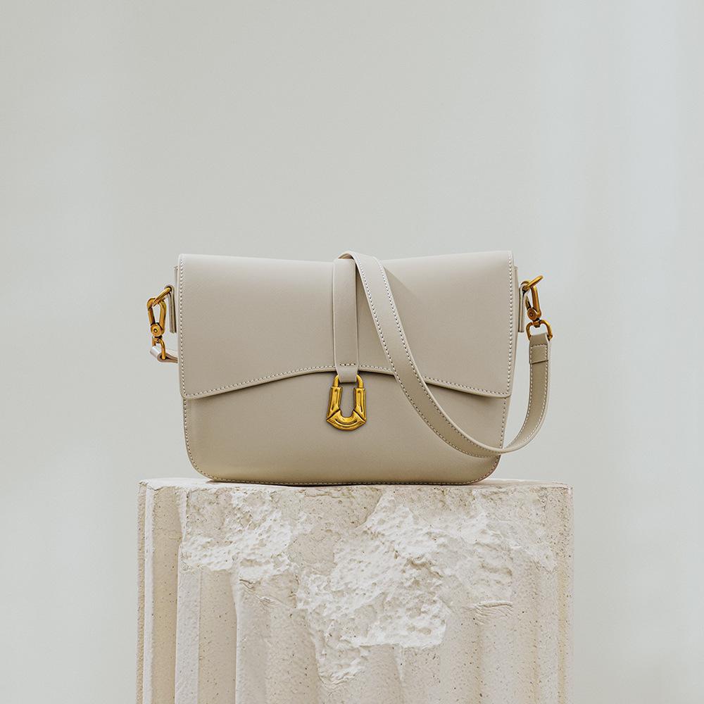 Saddle Bags Women Cow Leather Metal Buckle Underarm Bag Retro Stylish Crossbody Shoulder Bag for Commuting