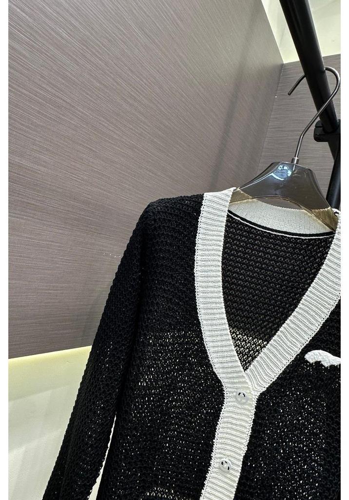 Trendy European Knit V-Neck Cardigan with Embroidered Patch and Contrasting Edges