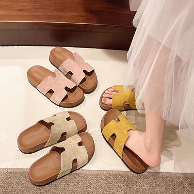 Французские ретро-повседневные шлепанцы на плоской подошве, на одно слово, для женщин на лето 2025 года, новые модели для ношения на улице, модные пляжные H-образные сандалии