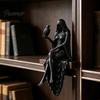 Прочная декоративная статуэтка, напечатанная на 3D-принтере/из смолы, фигурка женщины в капюшоне для книжной полки, готическая сидящая скульптура, украшение в стиле ретро, ​​загадочная богиня в плаще для дома.