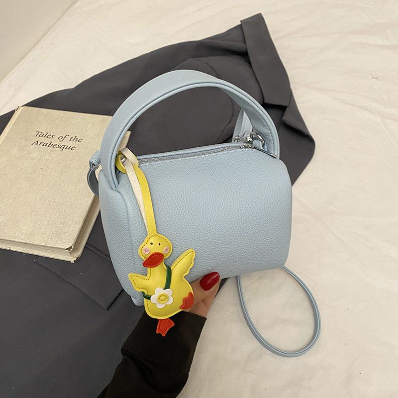 Сумка-тоут женская летняя новая модная трендовая сумка подмышку маленькая сумка-пельмень универсальная сумка на плечо