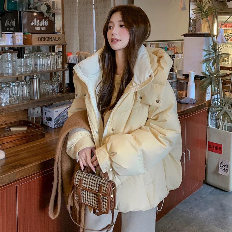 Легкая женская куртка-пуховик в иностранном стиле, зима 2024, новый дизайн, нишевая маленькая теплая куртка, женская хлопковая куртка