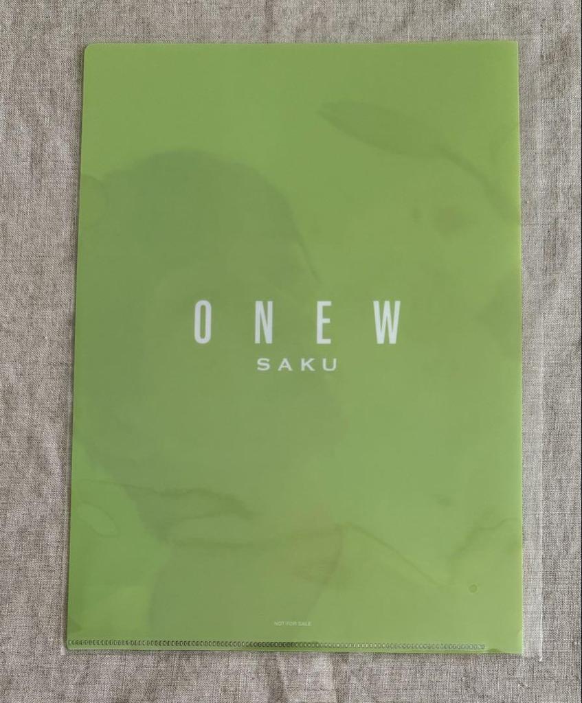 [Б/У] Бонусный прозрачный файл и наклейка ONEW SAKU