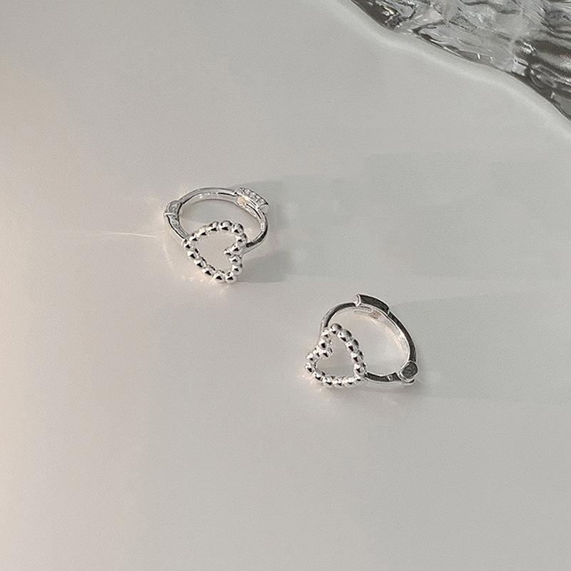 Fashion Hollow Love Ear Buckle Women'S Heart-Shaped Small Earrings Cute Sweet Girl Heart Simple Small Fresh Versatile Earrings