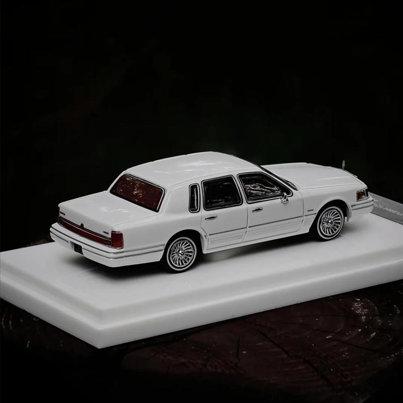 Mk 1:64 Lincoln Town Car Apa-opo Hec Limited Edition Simulation Alloy Small-scale Diecast Model Custom Toys Decorative Gifts