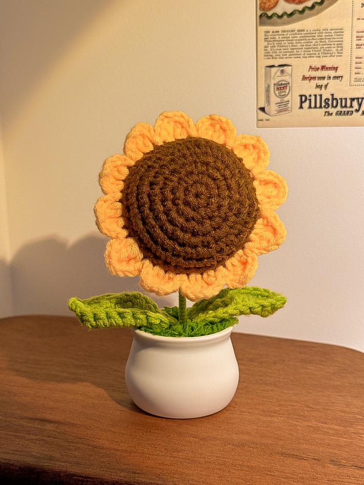 Букет из подсолнухов, связанных вручную из шерстяной пряжи - Маленький декоративный подарок для дома