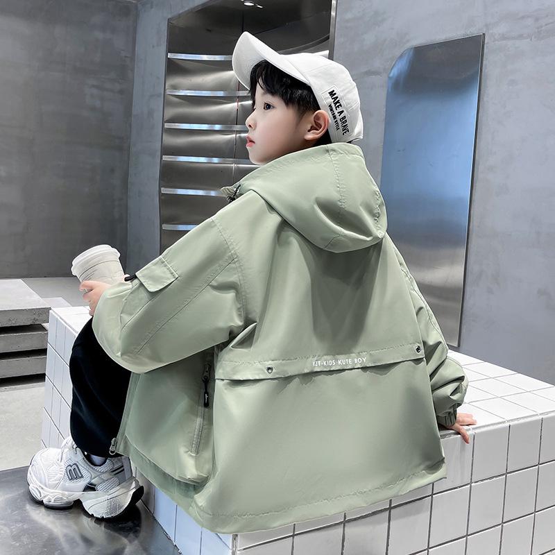 Детский ветрозащитный плащ на весну/осень 2025 года: Модная и ветрозащитная тонкая куртка для больших детей