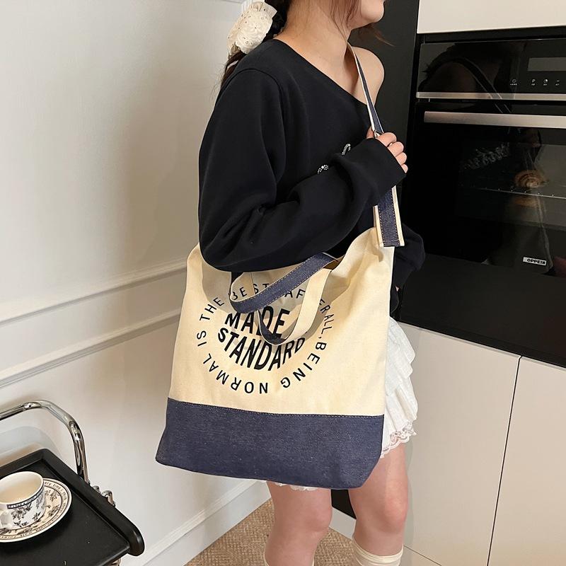 Large-capacity Portable Tote Bag for Female College Students To Class, Literature and Art Niche Design, Leisure Cross-body Commuter Bag