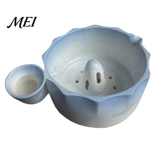 Fruit Vinegar Dipping Bowl Ceramic Berry Washing Bowl, with Side Pouring Spout And Drain Gift for Kitchen Enthusiasts Holes Design, Self Spinning