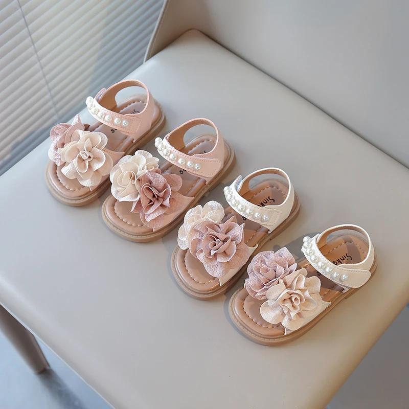 Пляжные сандалии для маленьких девочек 2025 лето новые детские принцесса милые цветочные сандалии с большими цветами жемчугом бисером с открытым носком противоскользящие