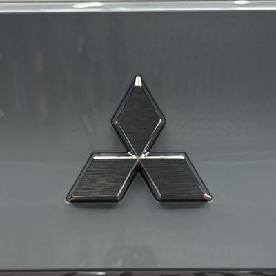 Задняя эмблема Mitsubishi Outlander PHEV, Задняя эмблема с кастомным сиденьем и волосяной линией