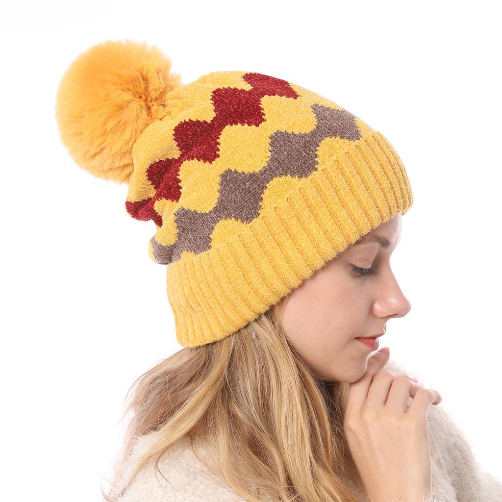 Новая женская осенне-зимняя модель с плюшевой и утолщенной теплой вязаной шапкой, вязаной шапкой с мягкими волнистыми меховыми шариками и шапкой из пряжи синель