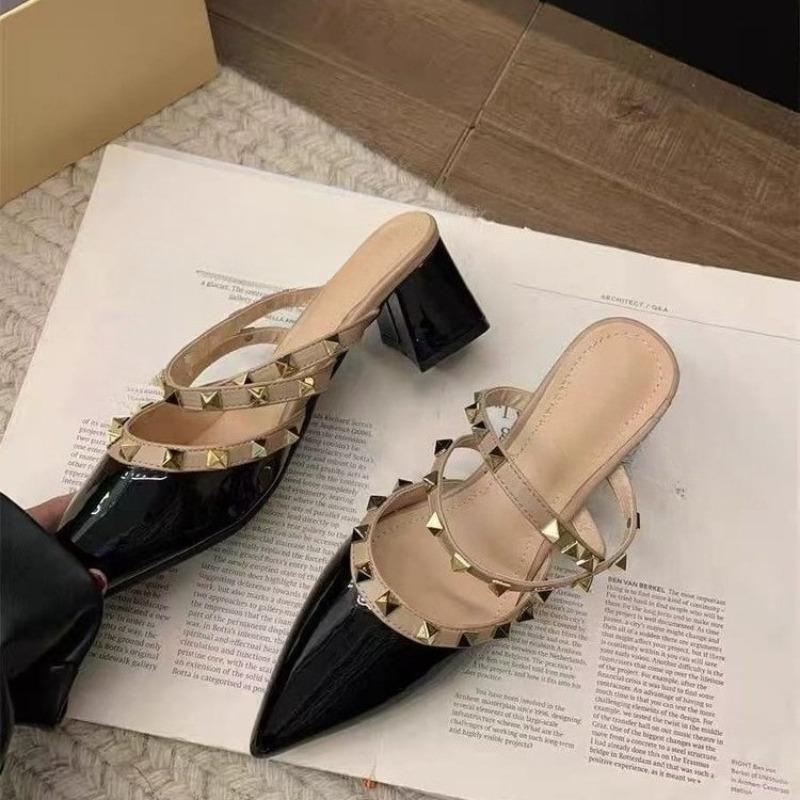 Модная обувь Баотоу на высоком каблуке Женская модная обувь с острым носком и мелким декором-заклепками, Нескользящие сандалии и шлепанцы на квадратном каблуке