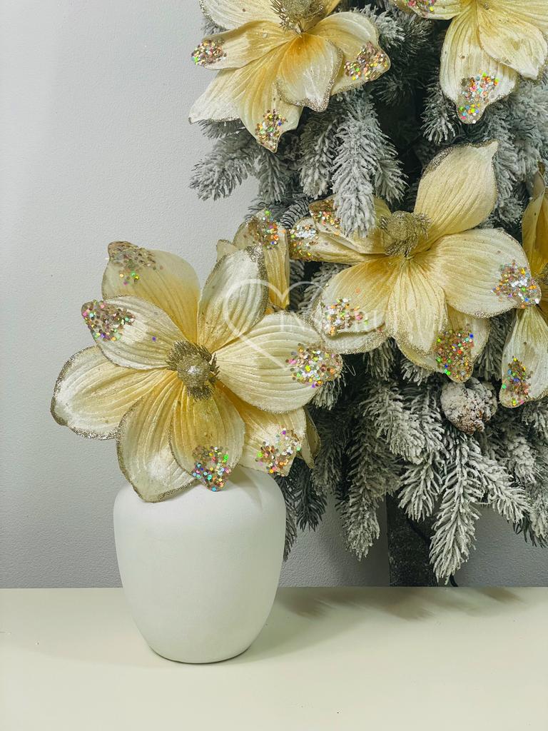 Magnolia kremowa na piku dekorowana brokatem i cekinami - kwiaty na choinkę 28 cm